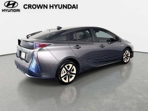 Used 2017 Toyota Prius Three Touring FWD image 6