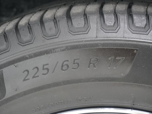 Used 2018 Toyota RAV4 XLE FWD image 27