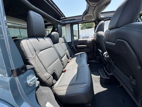New 2026 Jeep Wrangler Unlimited Sahara AWD/4WD image 20