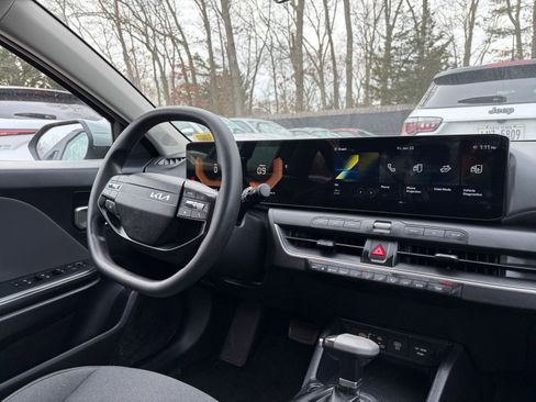 Used 2025 Kia K4 LXS image 33