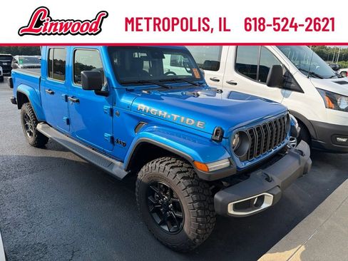 Used 2025 Jeep Gladiator Sport AWD/4WD image 17