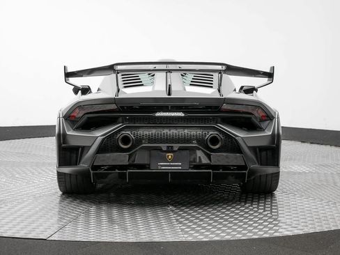 Used 2022 Lamborghini Huracan STO RWD image 5
