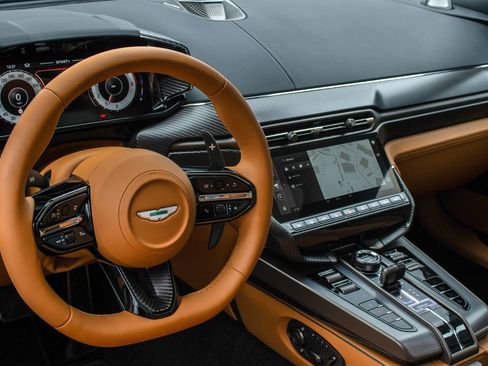 Used 2025 Aston Martin Vanquish RWD image 5