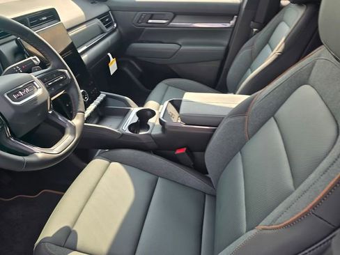 New 2026 GMC Terrain AT4 w/ Technology Package II AWD/4WD image 17