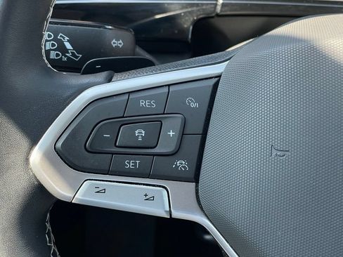 Used 2024 Volkswagen Atlas SE w/ Panoramic Sunroof Package FWD image 15
