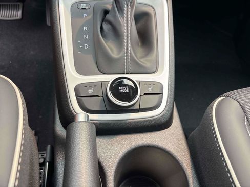 Used 2026 Hyundai Venue SEL FWD image 18