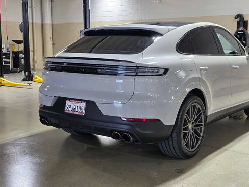 Used 2024 Porsche Cayenne Coupe AWD/4WD image 11
