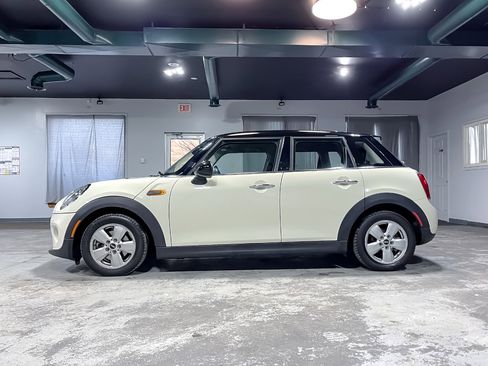 Used 2015 MINI Cooper 4-Door Hardtop image 5