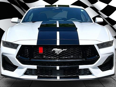 Used 2025 Ford Mustang GT RWD image 3