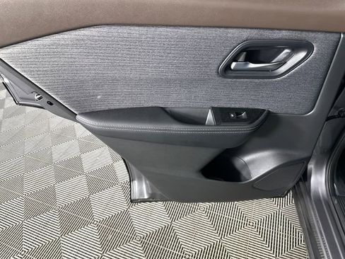 Used 2023 Nissan Rogue SV AWD/4WD image 14