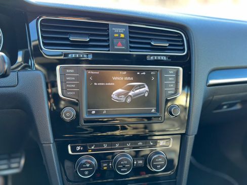 Used 2016 Volkswagen Golf 4-Door image 19