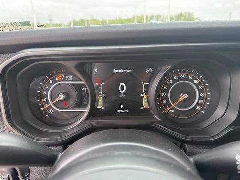 Used 2025 Jeep Wrangler Unlimited Rubicon w/ Convenience Group AWD/4WD image 14