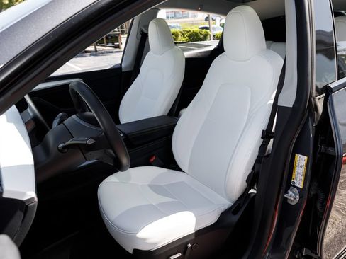 Used 2023 Tesla Model Y Long Range AWD/4WD image 24
