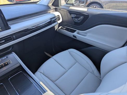 New 2026 Lincoln Aviator 2WD w/ Jet Appearance Package image 15