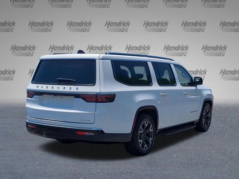 Used 2024 Jeep Wagoneer L Series III w/ Flexible Seating Group AWD/4WD image 9