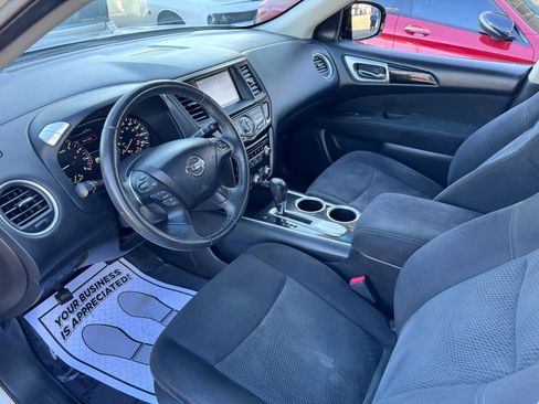 Used 2015 Nissan Pathfinder SV image 38