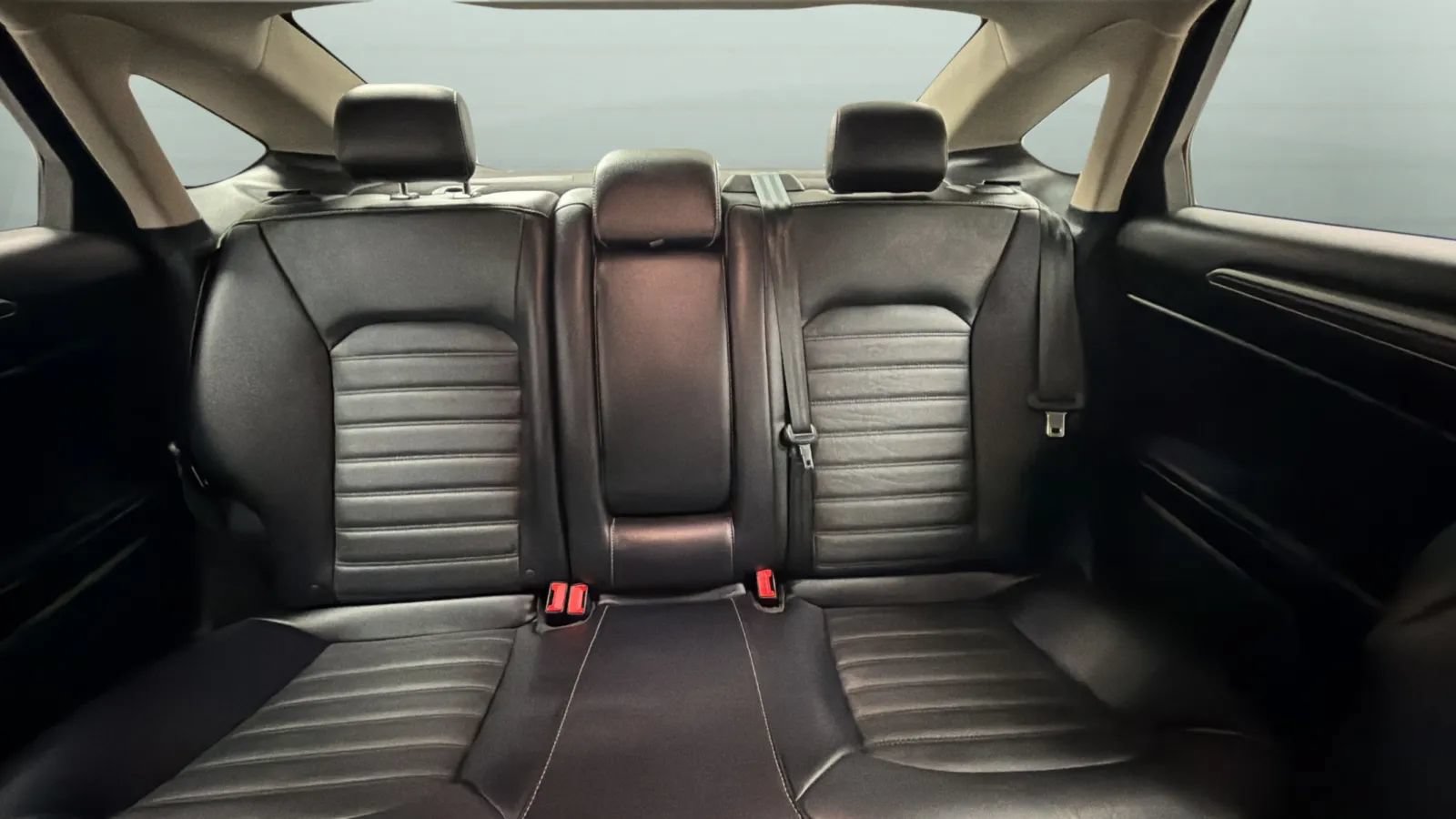 Used 2018 Ford Fusion SE w/ Fusion SE Technology Package FWD image 19