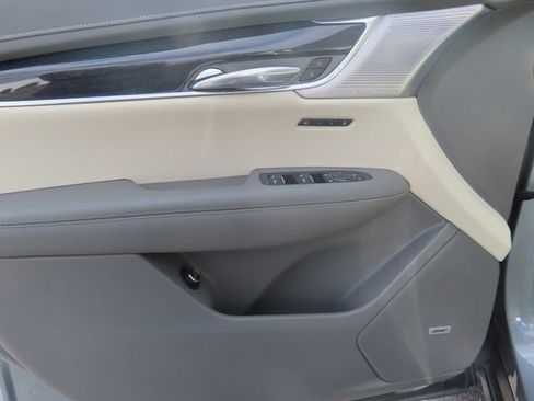 Used 2023 Cadillac XT6 Premium Luxury w/ Technology Package image 11