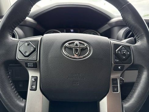 Used 2022 Toyota Tacoma SR5 w/ SR5 Appearance Package (SM) RWD image 17