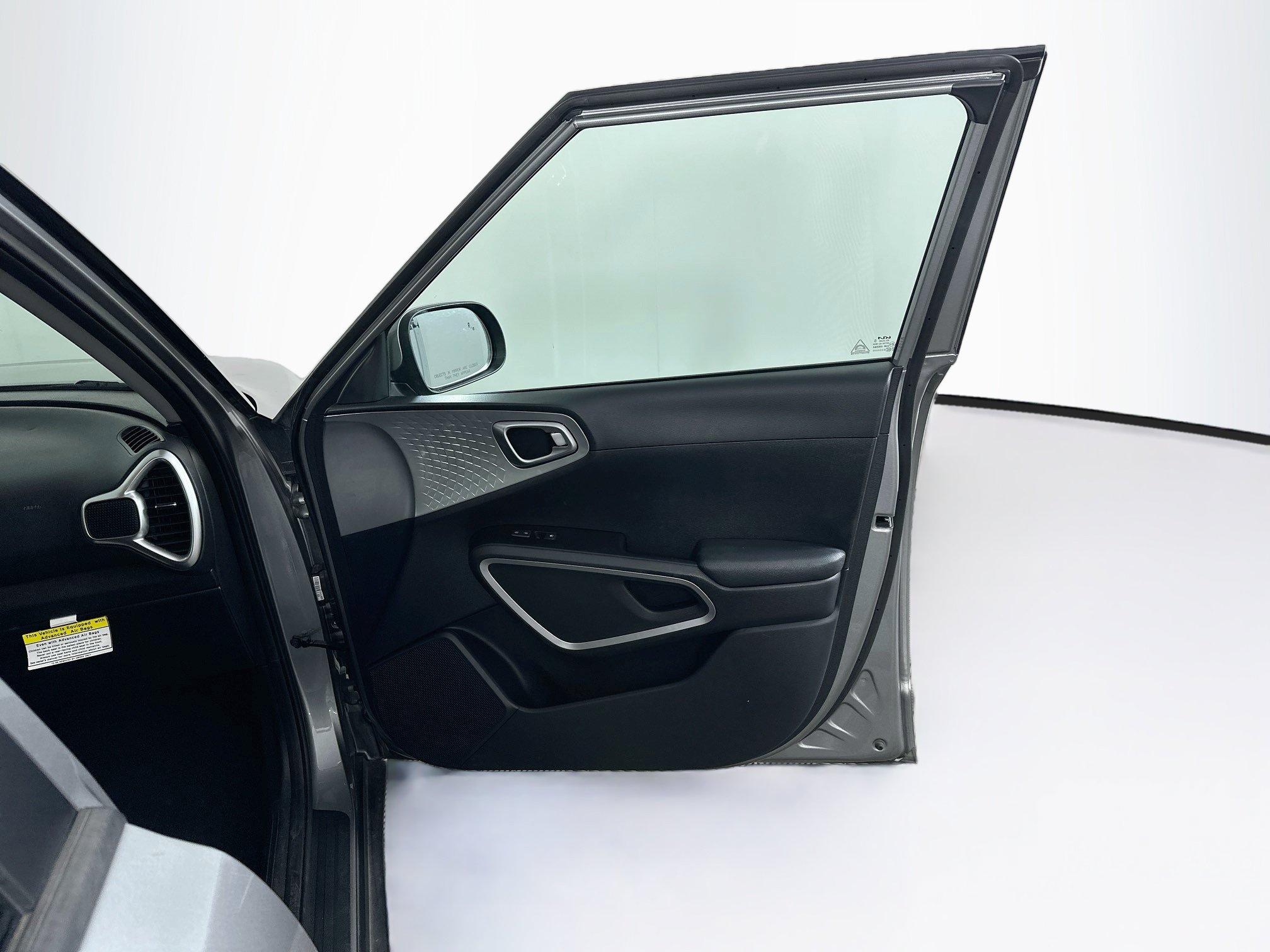 Used 2025 Kia Soul LX w/ LX Technology Package FWD image 32