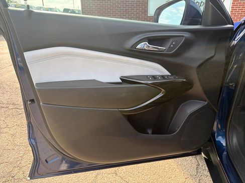 Used 2024 Chevrolet Trax LT w/ LT Convenience Package FWD image 12