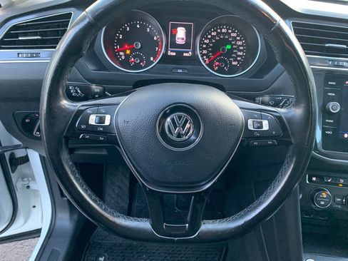 Used 2018 Volkswagen Tiguan SE w/ 18" Alloy Wheels Package image 26
