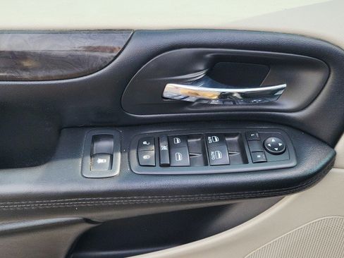 Used 2019 Dodge Grand Caravan SE w/ UConnect Hands-Free Group FWD image 13