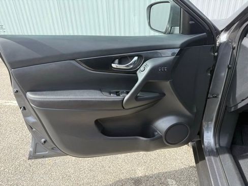 Used 2019 Nissan Rogue SL w/ Premium Package AWD/4WD image 13