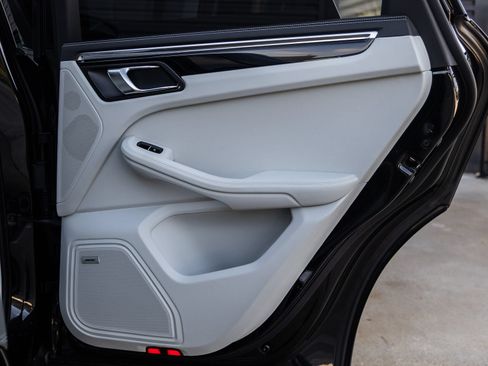 Certified 2026 Porsche Macan S AWD/4WD image 35