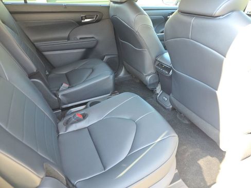 Certified 2026 Toyota Highlander XLE image 17