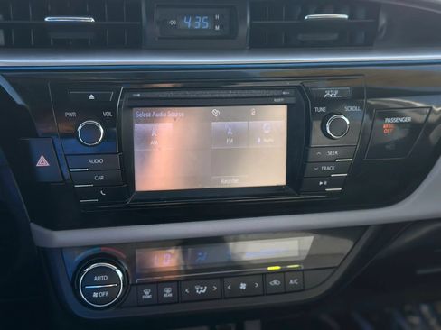 Used 2016 Toyota Corolla LE FWD image 16
