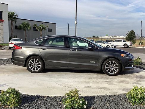 Used 2018 Ford Fusion Energi SE image 4
