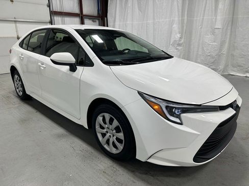 Used 2025 Toyota Corolla LE image 1