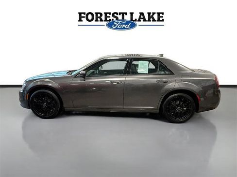 Used 2019 Chrysler 300 S image 4