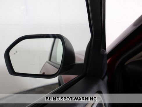 Used 2022 Ford Explorer XLT w/ Equipment Group 202A image 4