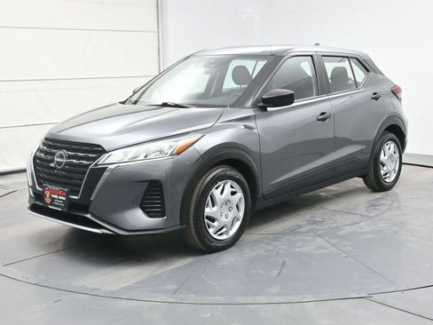 Used 2023 Nissan Kicks S image 1