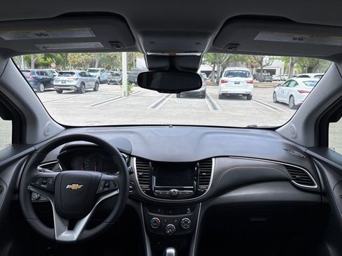 Used 2022 Chevrolet Trax LT w/ Midnight Edition FWD image 19