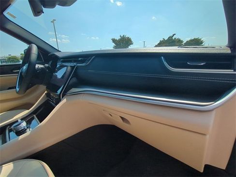 Used 2024 Jeep Grand Cherokee L Limited image 28