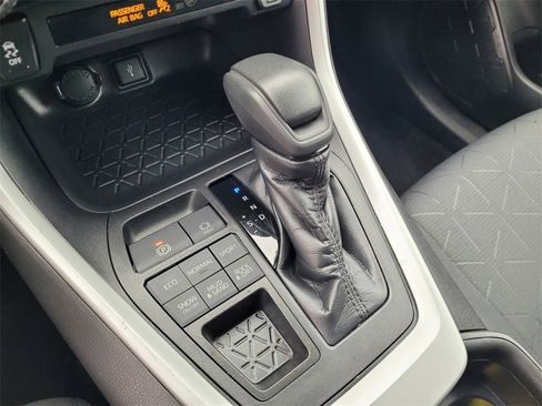 Used 2020 Toyota RAV4 XLE image 16