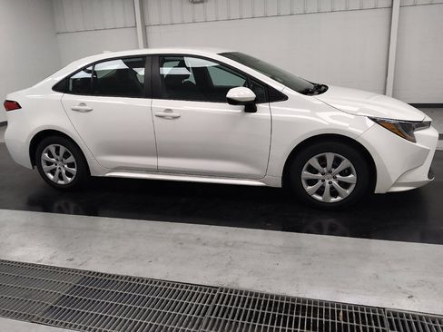 Used 2022 Toyota Corolla LE FWD image 11