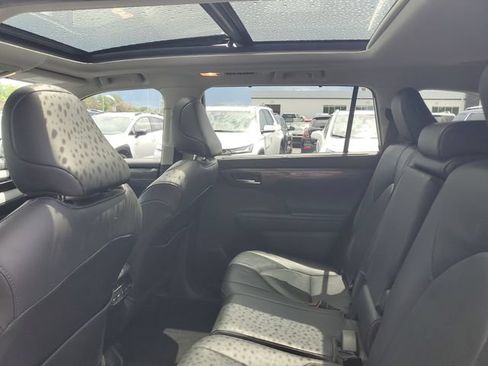 Used 2020 Toyota Highlander Limited AWD/4WD image 10
