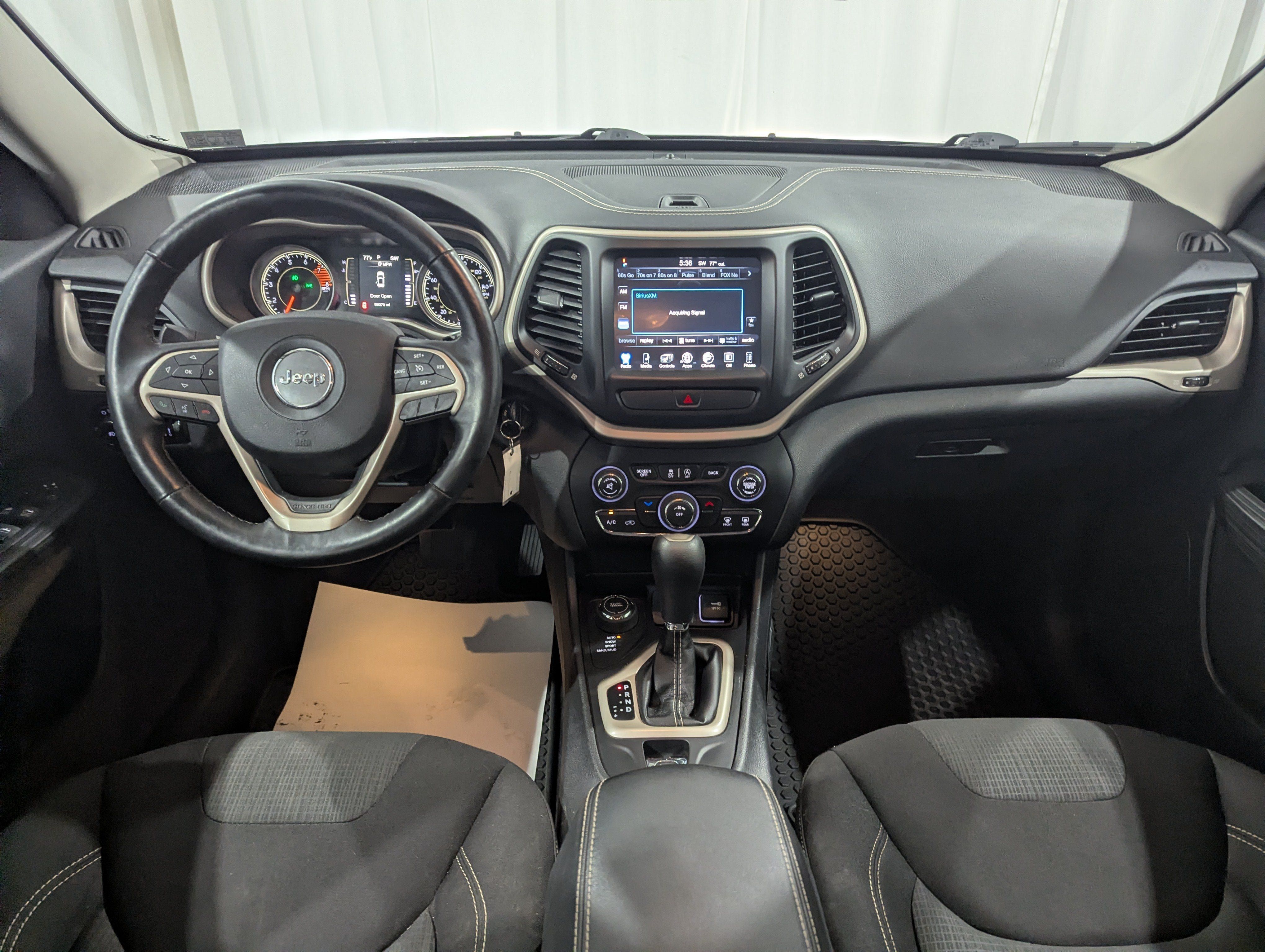 Used 2017 Jeep Cherokee Latitude w/ Cold Weather Group AWD/4WD image 12