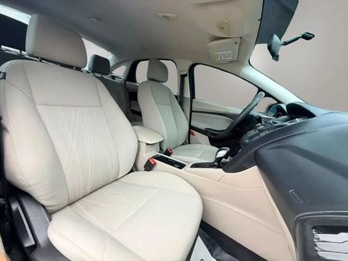 Used 2015 Ford Focus SE FWD image 13