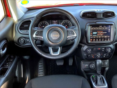 Used 2023 Jeep Renegade Latitude w/ Premium Group image 5