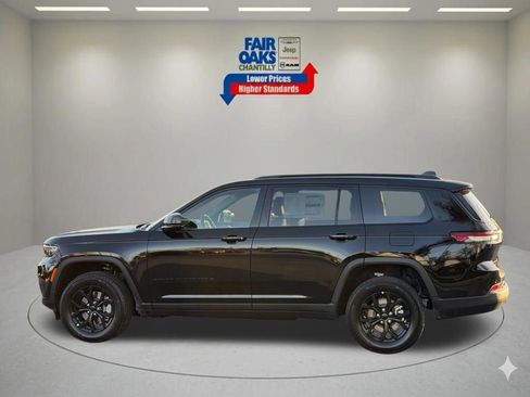 New 2025 Jeep Grand Cherokee L Laredo image 9