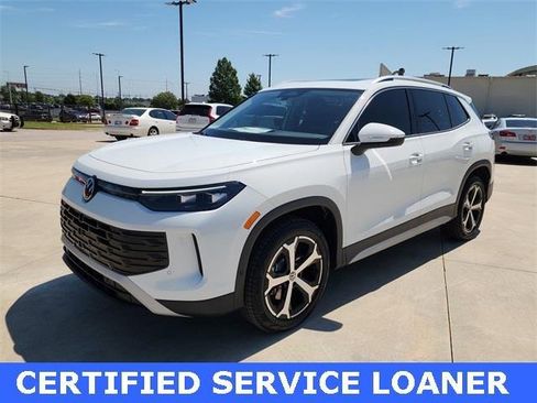 New 2025 Volkswagen Tiguan SE image 8