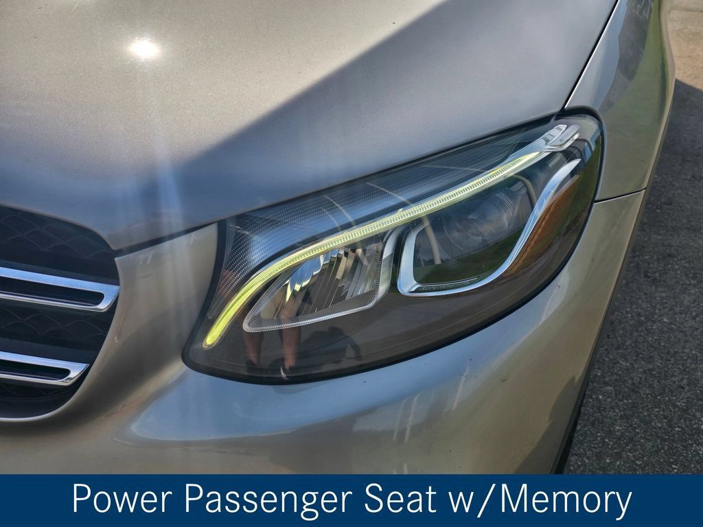 Used 2019 Mercedes-Benz GLC 300 4MATIC image 6