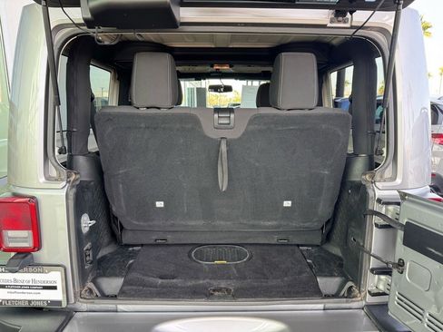 Used 2018 Jeep Wrangler Sahara w/ Connectivity Group image 17