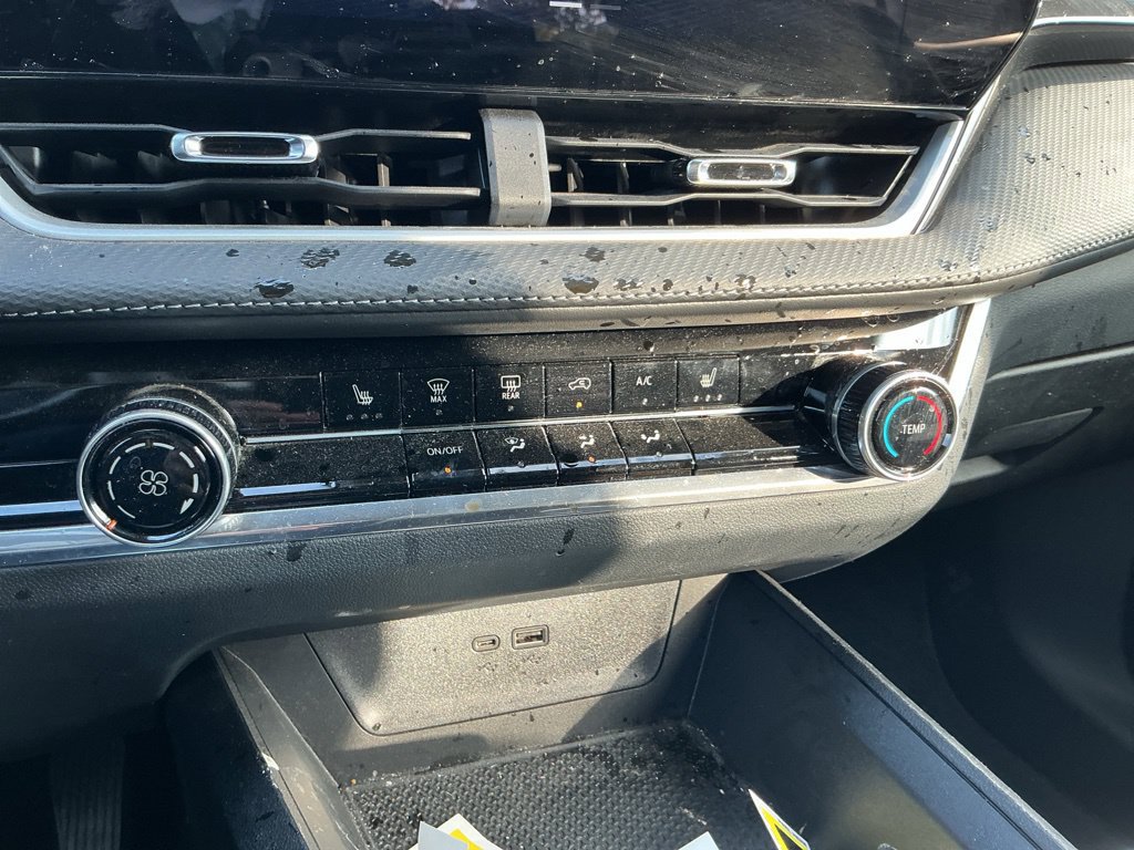 Used 2025 Chevrolet Equinox LT FWD image 23