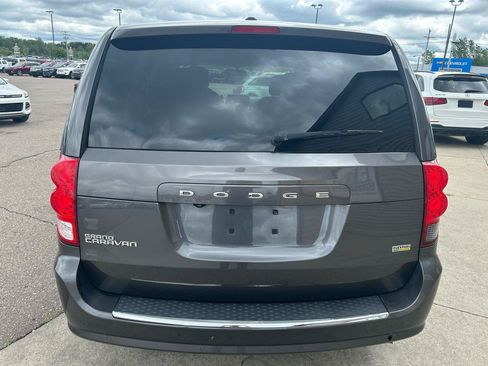 Used 2018 Dodge Grand Caravan SE w/ UConnect Hands-Free Group FWD image 6